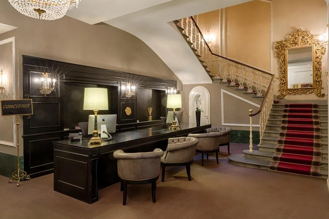 Plaza Hotel Lucchesi Florence