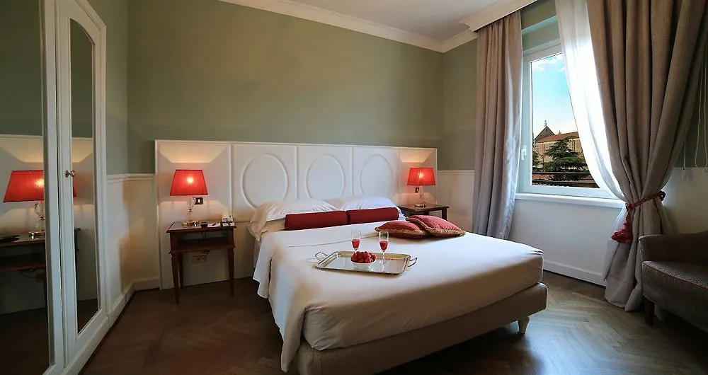 ****  Plaza Hotel Lucchesi Florence Italy