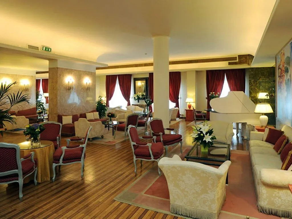 ****  Plaza Hotel Lucchesi Florence Italy