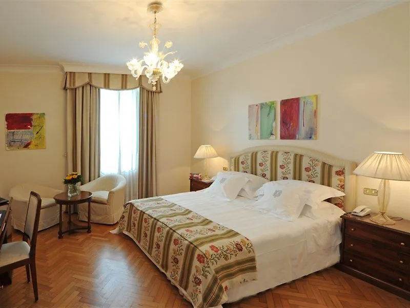 Plaza Hotel Lucchesi Florence